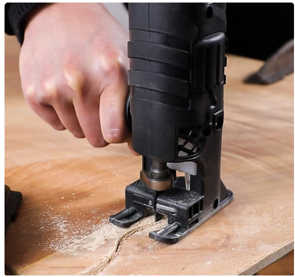 Adaptor Fierăstrău - Transformă Orice Bormasină în Fierăstrău Profesional!